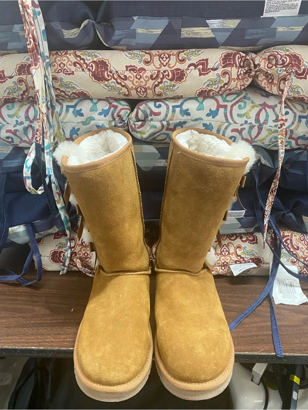 Koolaburra 8 Women’s Tan Suede Shearling Pom-Pom Boots